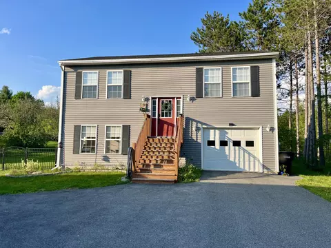 11 Deer Pond Ln, Bangor, ME 04401