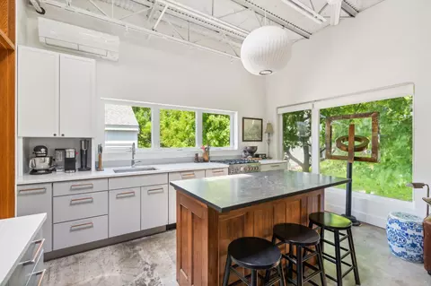 145 Anderson St #7, Portland, ME 04101