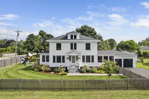 2 Phillips Rd, Falmouth, ME 04105