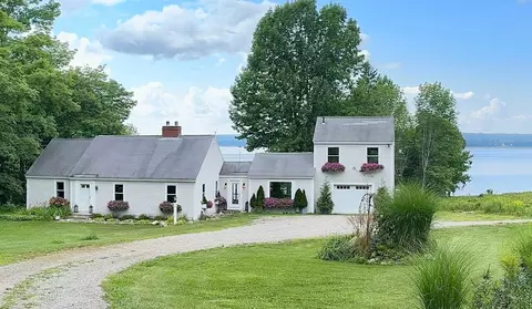 1650 Castine Rd, Penobscot, ME 04476