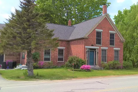 7 Cape Rd, Raymond, ME 04071