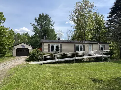 10 Amy St, Poland, ME 04274