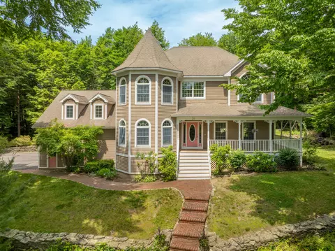 20 Inverness Rd, Falmouth, ME 04105