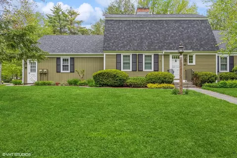 49 Applegate Ln #49, Falmouth, ME 04105