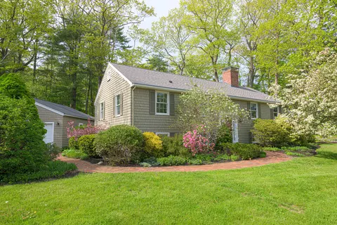 25 Littlejohn Rd, Cape Elizabeth, ME 04107