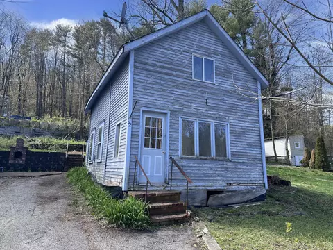 72 Lake St, Sabattus, ME 04280
