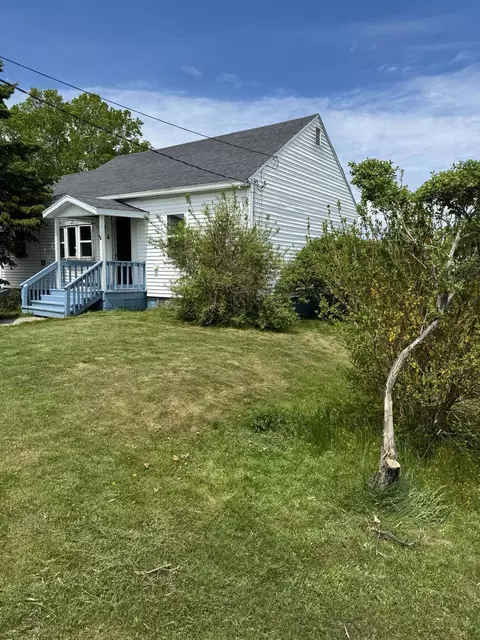 51 Clark St, Eastport, ME 04631