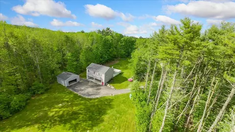 21 Frye Rd, Raymond, ME 04071