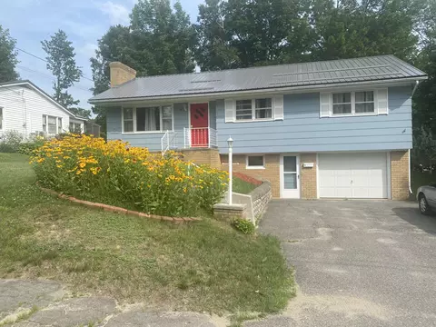 9 Vermont St, Millinocket, ME 04462 photo 1