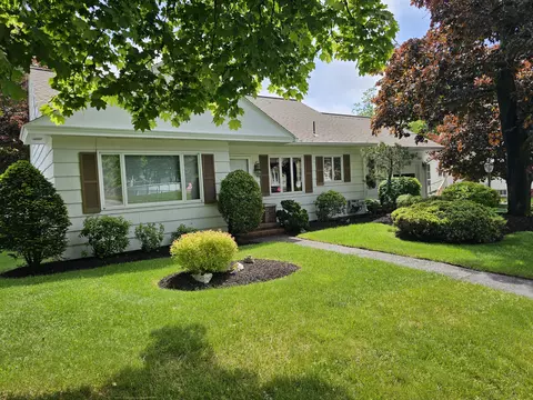 60 Genest St, Lewiston, ME 04240