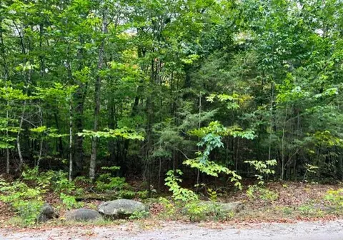 18 High Point Dr, Frye Island, ME 04071