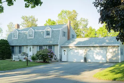 15 Michael St, Skowhegan, ME 04976