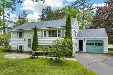 2 Hidden Ln, Kennebunk, ME 04043