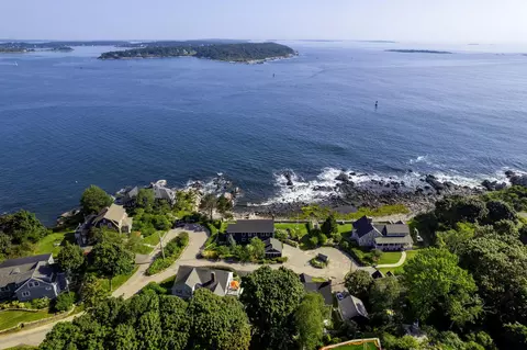 2 Garden Cir, Cape Elizabeth, ME 04107