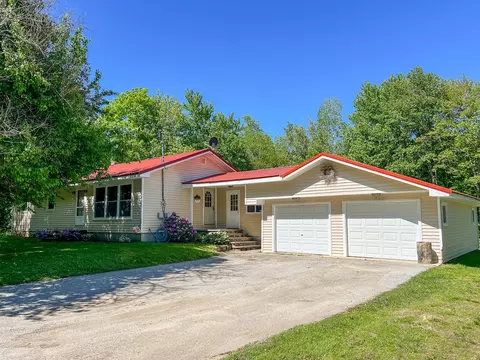 38 Penobscot Ave, Howland, ME 04448