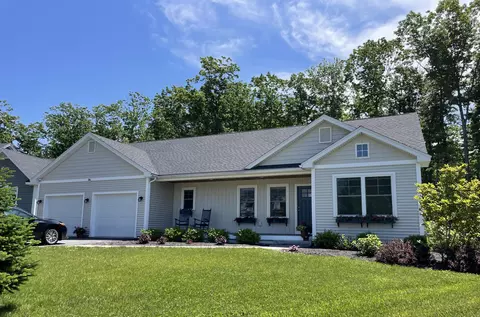 26 Ice Pond Dr, Portland, ME 04103