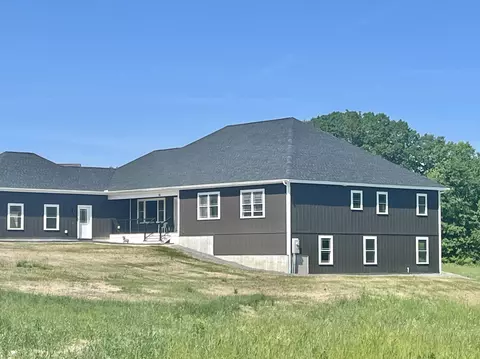 60 Green Acres Dr, Buxton, ME 04093