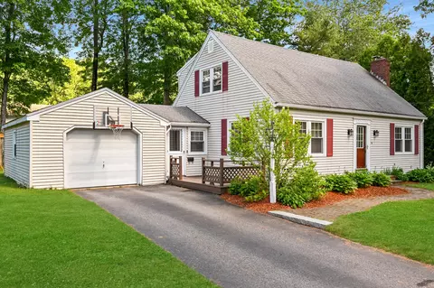 40 Pineloch Dr, Portland, ME 04103