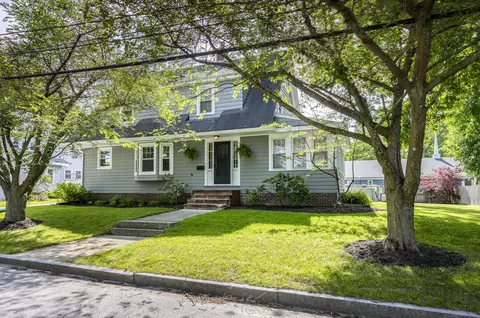 17 Dennett St, Portland, ME 04102