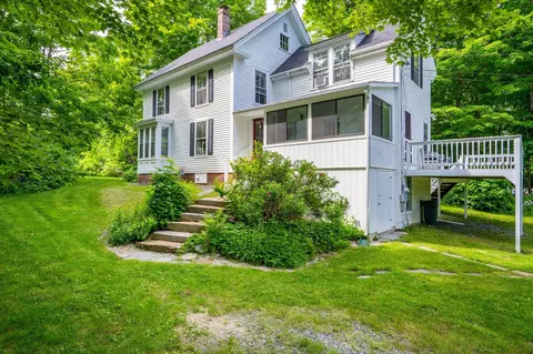 11 Chapel St, Freeport, ME 04032