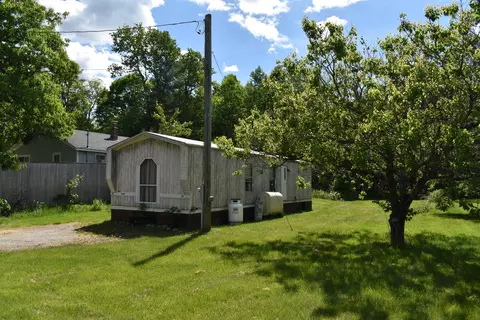 43 Coffin St, Howland, ME 04448