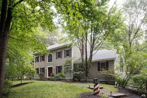 3 Deacon Dr, York, ME 03909