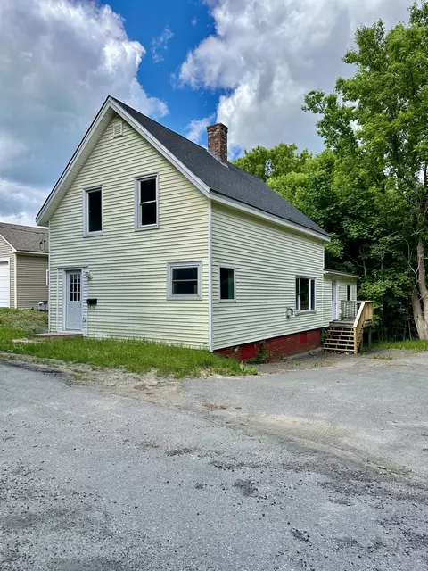 26 Salem Ct, Bangor, ME 04401