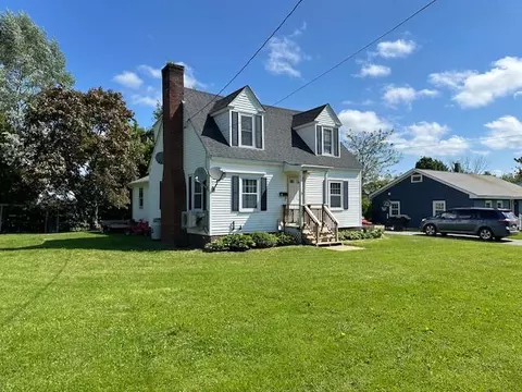 23 Sunnyside St, Houlton, ME 04730