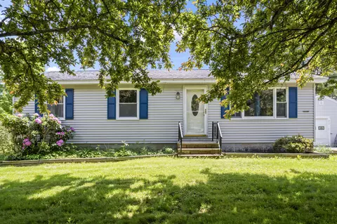 315 Windsor Rd, Chelsea, ME 04330