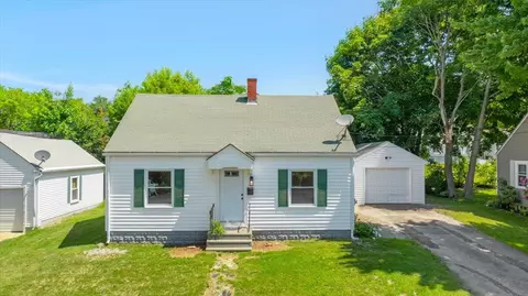 26 1st St, Lewiston, ME 04240