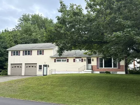 117 Davis Rd, Farmington, ME 04938