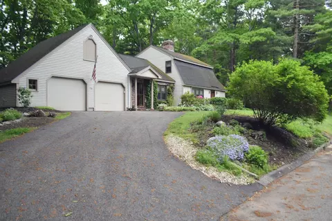 76 Pilgrim Rd, South Portland, ME 04106