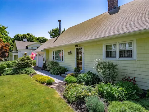 96 Main St, Thomaston, ME 04861