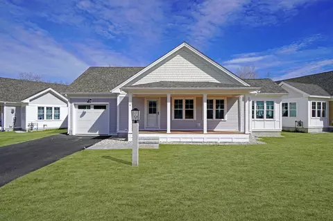 6 Dozer Dr, North Yarmouth, ME 04097