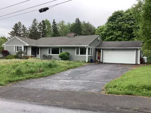 7 Hillside St, Presque Isle, ME 04769