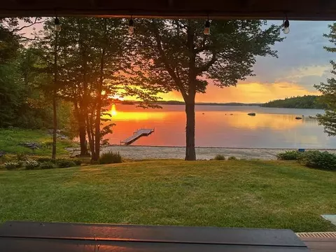 12 Nicholson Dr, Wayne, ME 04284