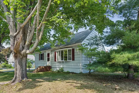 1 Settlers Rd, Westbrook, ME 04092