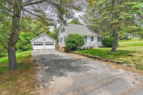 44 Pleasant St, Winthrop, ME 04364