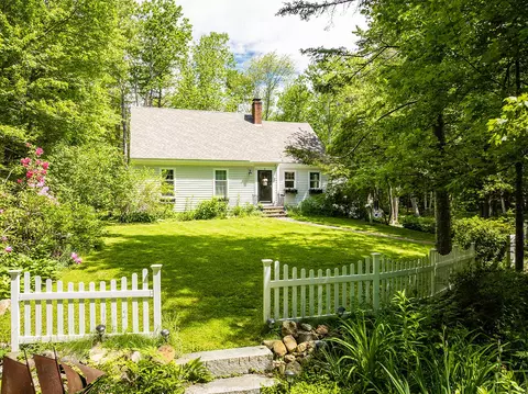 6 Seaport Dr, Rockport, ME 04856