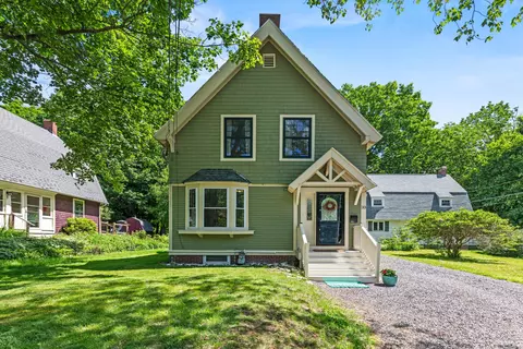 33 Cottage Pl, Westbrook, ME 04092