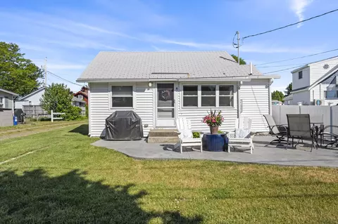 4 Richmond St, York, ME 03909