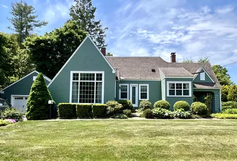 23 Winslow Rd, Falmouth, ME 04105
