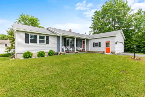 33 Cathedral Oaks Dr, Biddeford, ME 04005