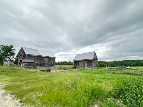 129 Pleasant St, Wilton, ME 04294
