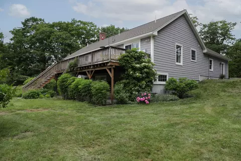 7 Woodville Rd, Falmouth, ME 04105