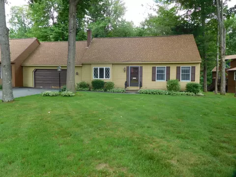 45 Old Carriage Rd #30, Auburn, ME 04210