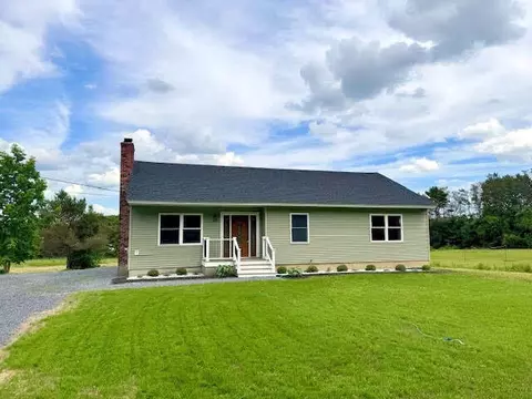 3245 W River Rd, Sidney, ME 04330