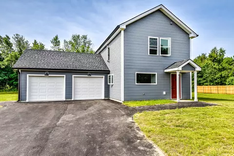 8 White Pne Dr, Augusta, ME 04330