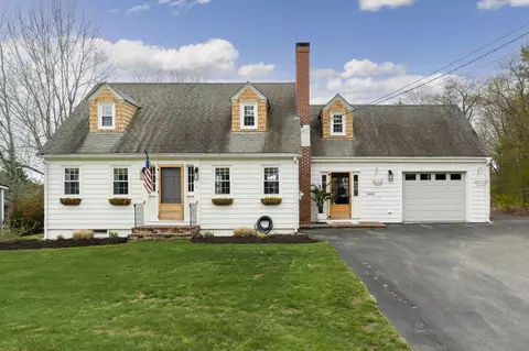 102 Bow St, Freeport, ME 04032