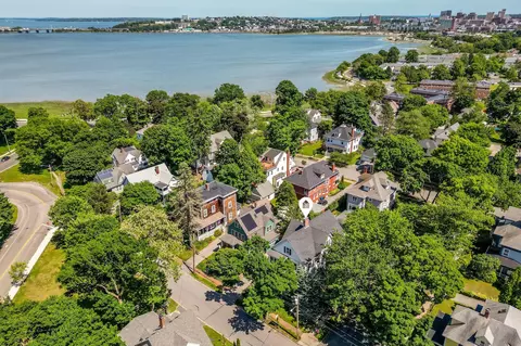 49 Clifton St, Portland, ME 04101